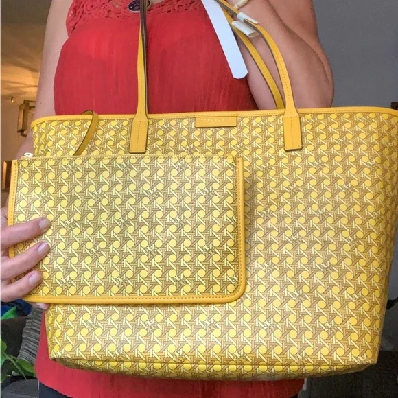 SOLD⛔️Authentic TORY BURCH LOGO coated canvas/leather zip top tote w wristlet - Picture 4 of 16